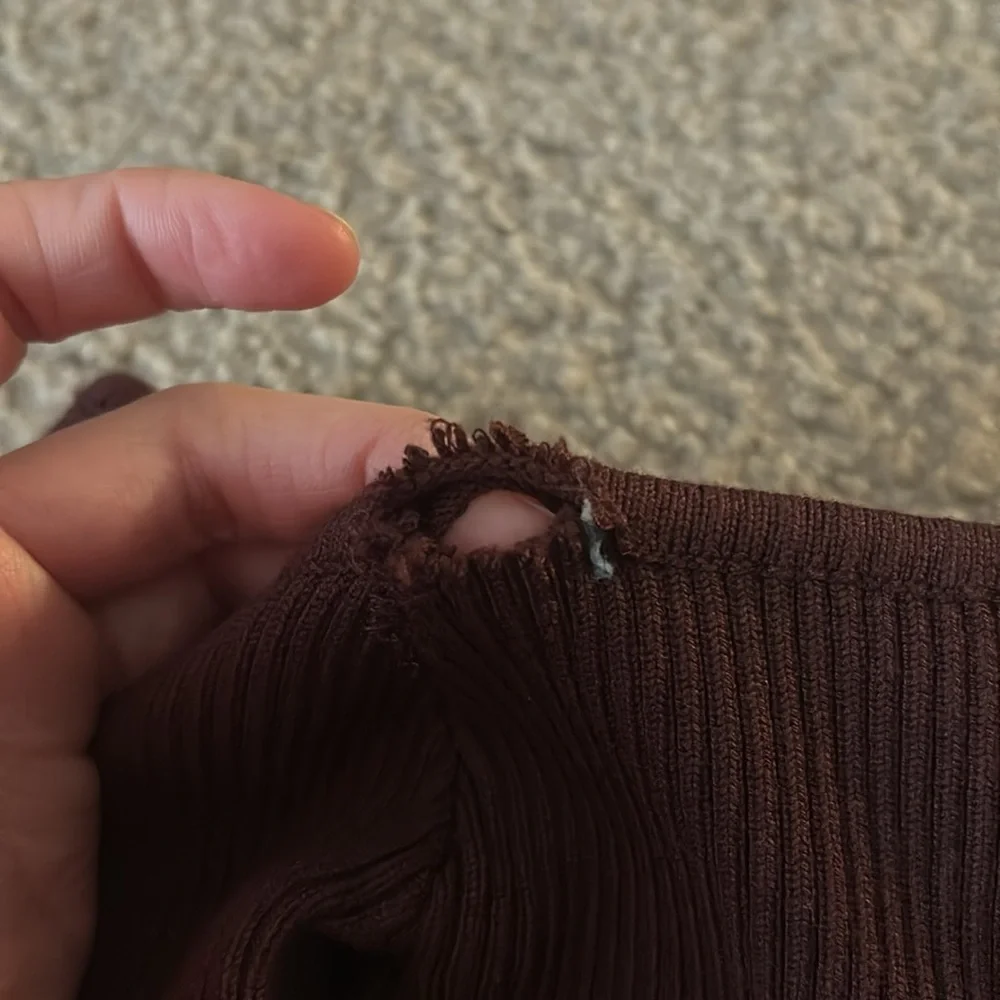 “Zara”: Brown Off-Shoulder Ribbed Top